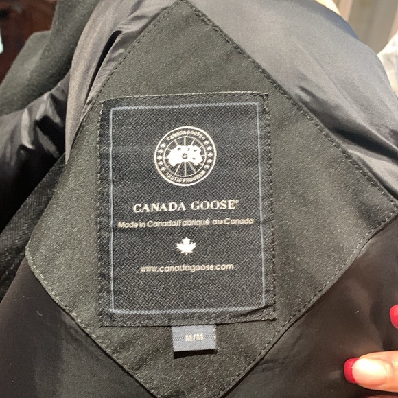 Canada Goose Kensington parka size M - Picture 8 of 9